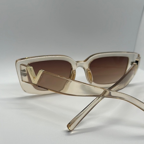 Chic Beige Rectangle Sunglasses with V Detail - Trendy Fashion Shades main image 12